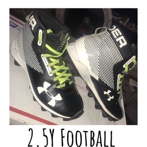 UnderArmor football cleats youth